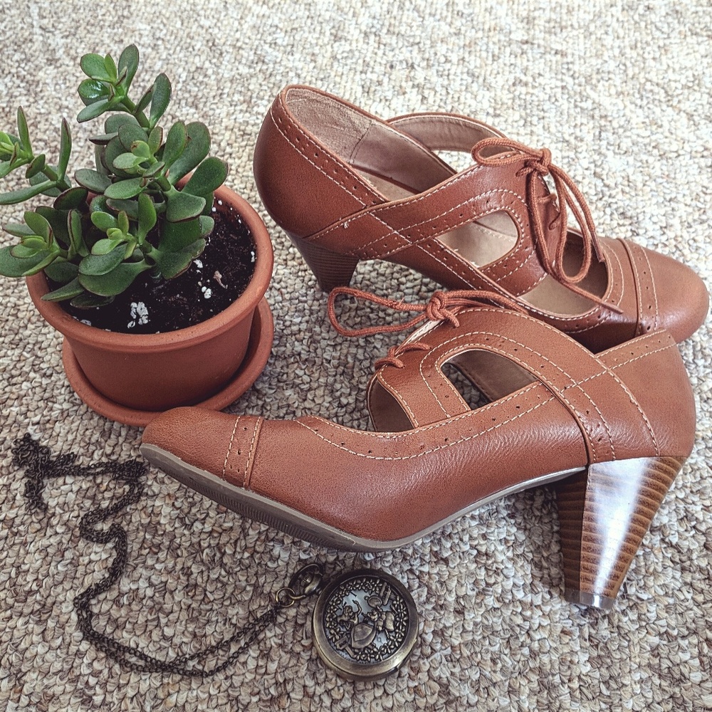 🌸 American Eagle -- Tan Oxford Heals